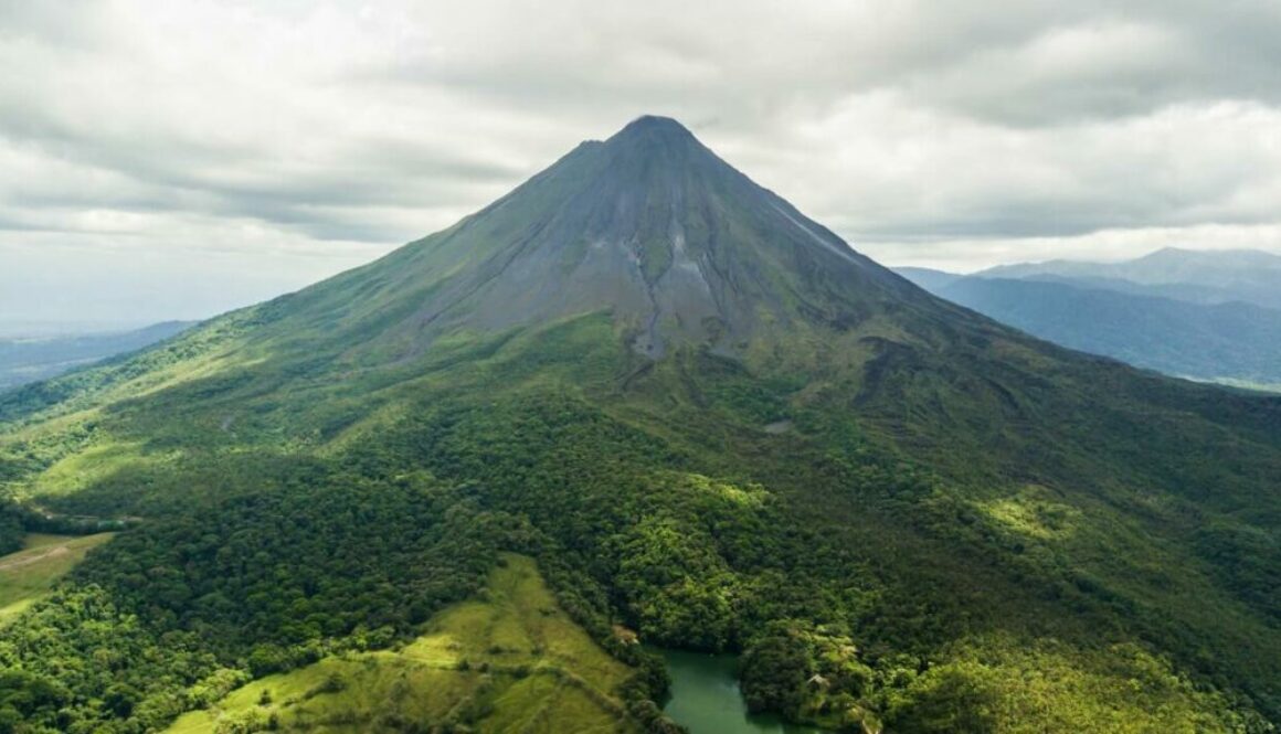 mountain-peak-2024534